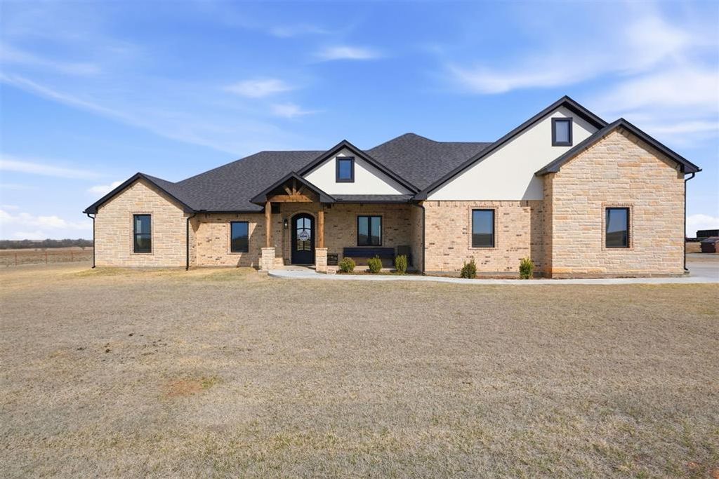21749 E 1360 Road, Hobart, OK 73651
