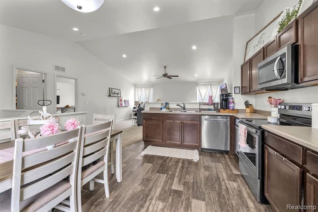 2867 W Fork River Drive, Fowlerville, MI 48836