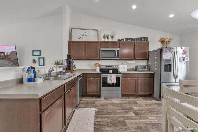 2867 W Fork River Drive, Fowlerville, MI 48836