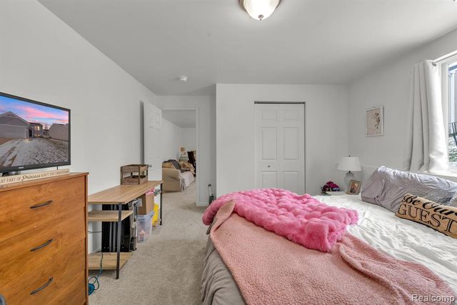 2867 W Fork River Drive, Fowlerville, MI 48836