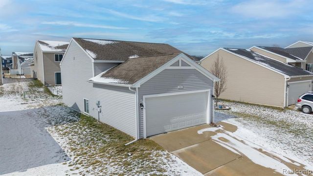 2867 W Fork River Drive, Fowlerville, MI 48836