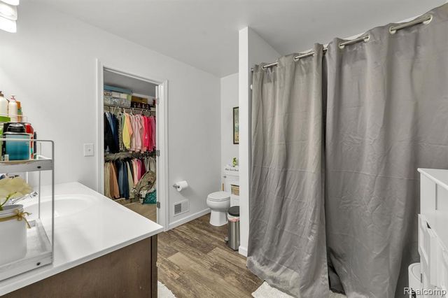 2867 W Fork River Drive, Fowlerville, MI 48836