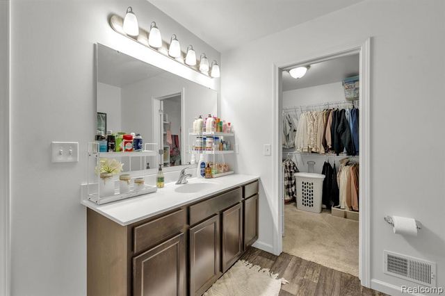 2867 W Fork River Drive, Fowlerville, MI 48836