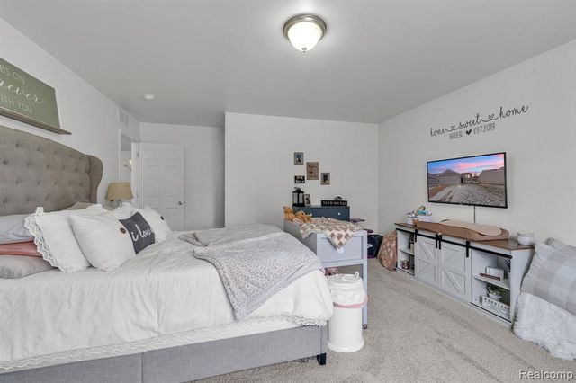 2867 W Fork River Drive, Fowlerville, MI 48836