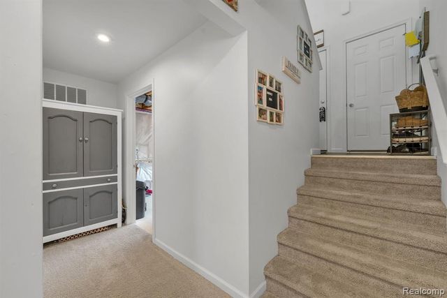 2867 W Fork River Drive, Fowlerville, MI 48836