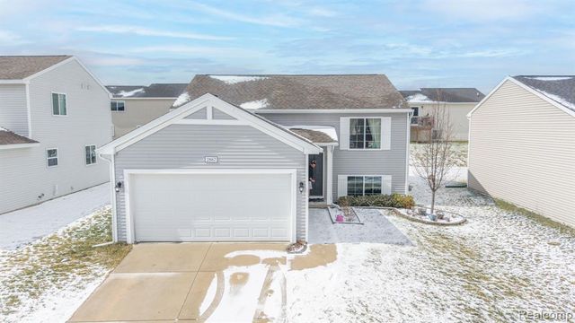 2867 W Fork River Drive, Fowlerville, MI 48836