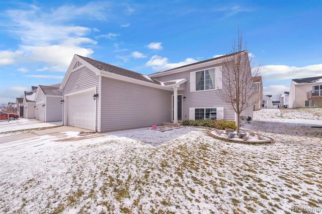 2867 W Fork River Drive, Fowlerville, MI 48836