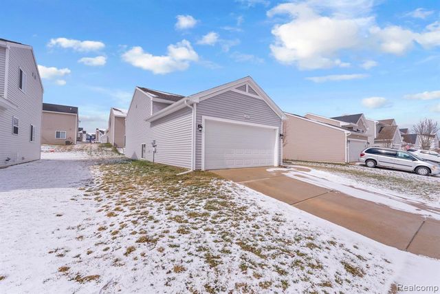 2867 W Fork River Drive, Fowlerville, MI 48836