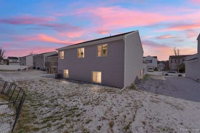 2867 W Fork River Drive, Fowlerville, MI 48836