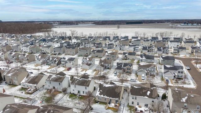 2867 W Fork River Drive, Fowlerville, MI 48836