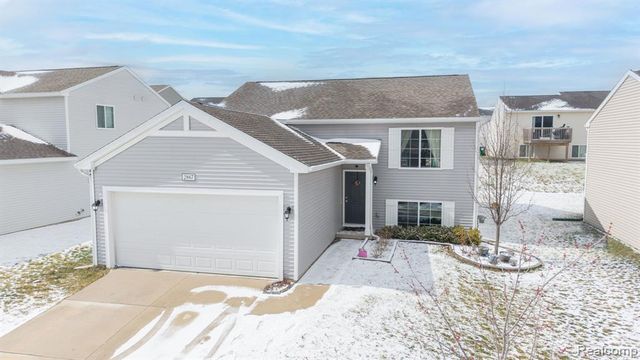 2867 W Fork River Drive, Fowlerville, MI 48836