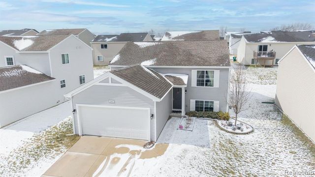 2867 W Fork River Drive, Fowlerville, MI 48836