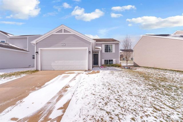 2867 W Fork River Drive, Fowlerville, MI 48836