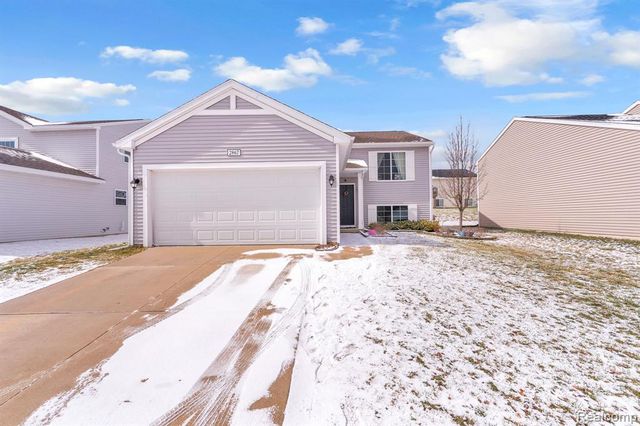 2867 W Fork River Drive, Fowlerville, MI 48836