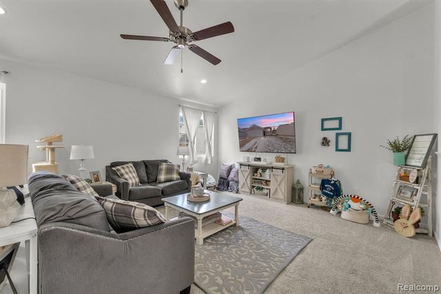 2867 W Fork River Drive, Fowlerville, MI 48836