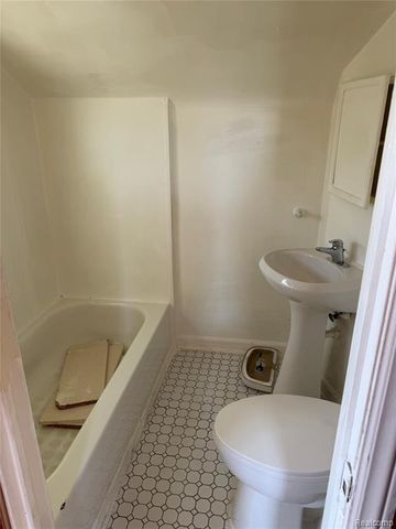 1176 Progress Avenue, Lincoln Park, MI 48146