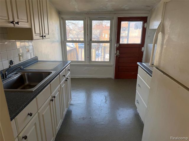 1176 Progress Avenue, Lincoln Park, MI 48146