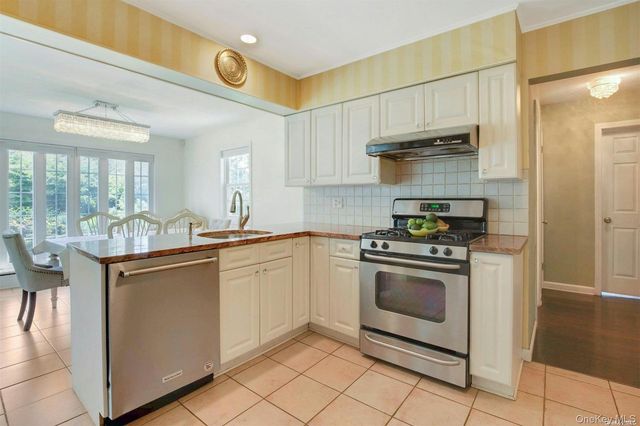 18 Addison Lane, Greenvale, NY 11548
