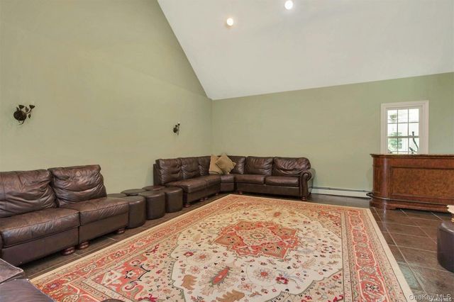 18 Addison Lane, Greenvale, NY 11548