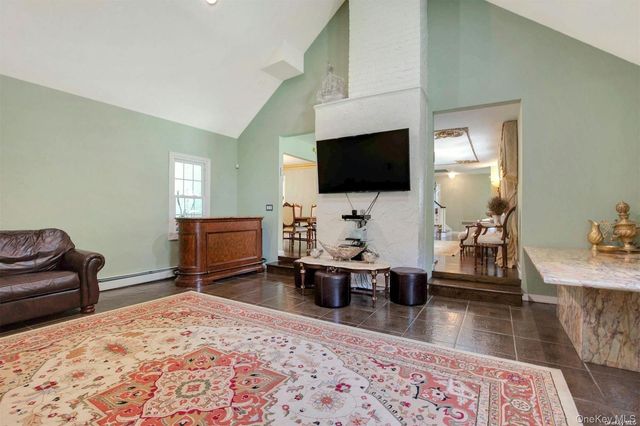 18 Addison Lane, Greenvale, NY 11548