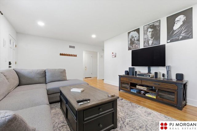 1223 N 95th Avenue, Omaha, NE 68114