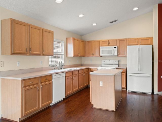 2318 BARONS COURT, Tavares, FL 32778