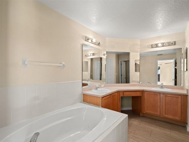 2318 BARONS COURT, Tavares, FL 32778