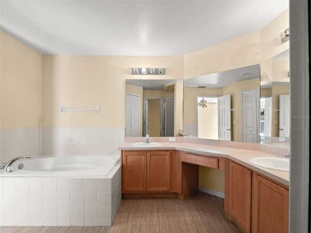 2318 BARONS COURT, Tavares, FL 32778