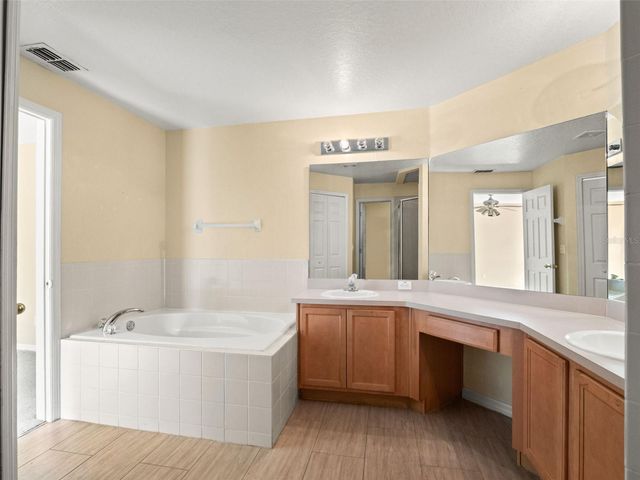 2318 BARONS COURT, Tavares, FL 32778