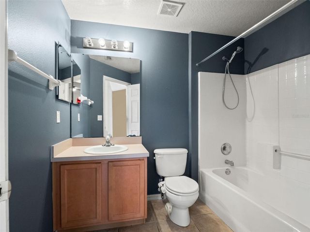 2318 BARONS COURT, Tavares, FL 32778