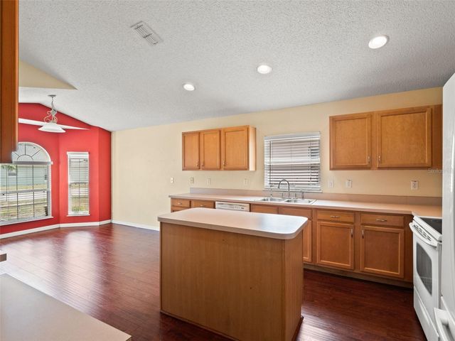 2318 BARONS COURT, Tavares, FL 32778