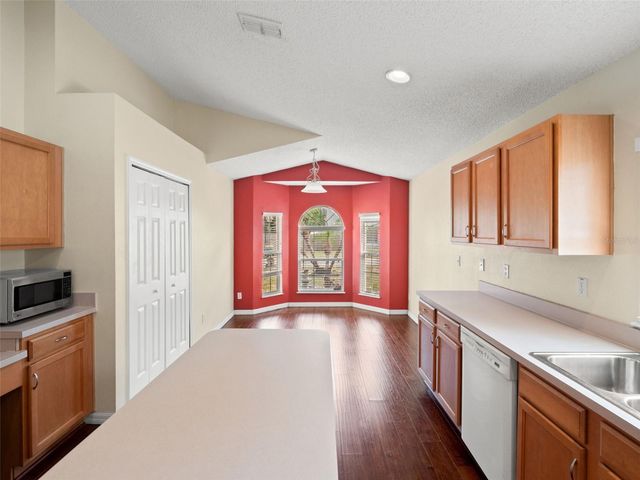 2318 BARONS COURT, Tavares, FL 32778