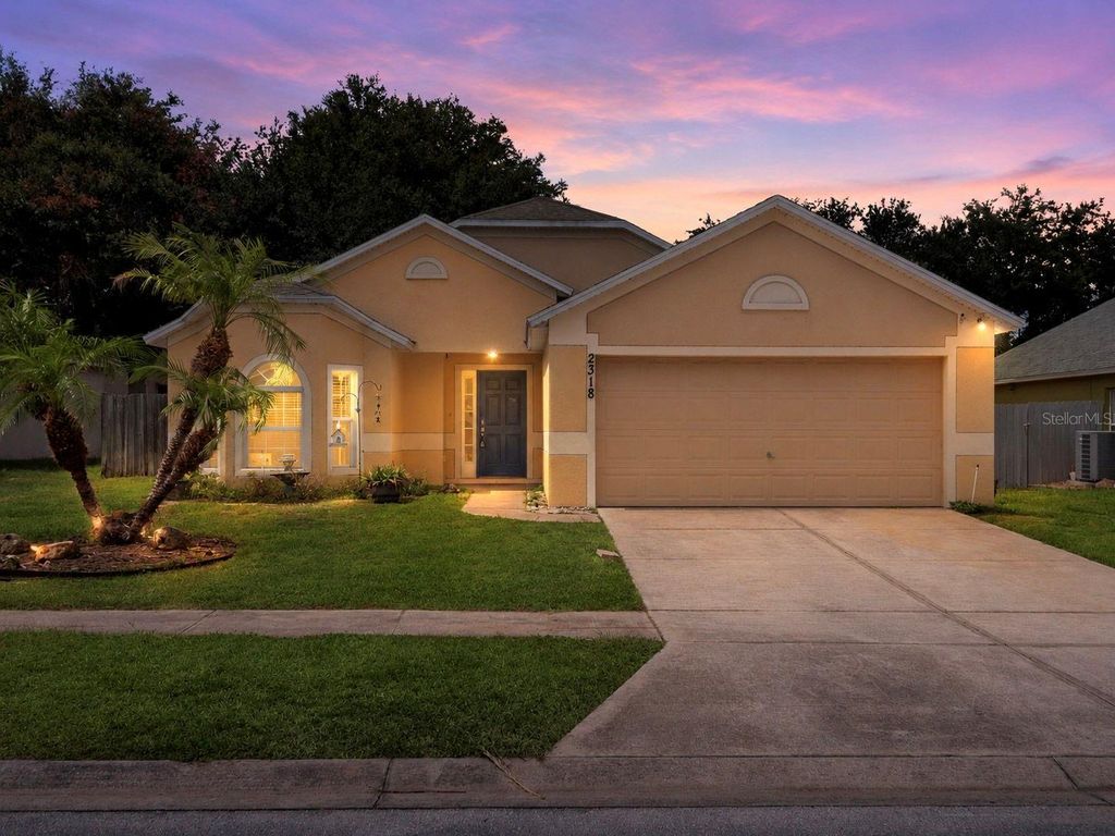 2318 BARONS COURT, Tavares, FL 32778