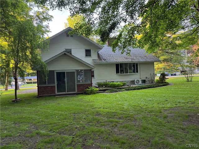 202 Windcrest Drive, Camillus, NY 13031