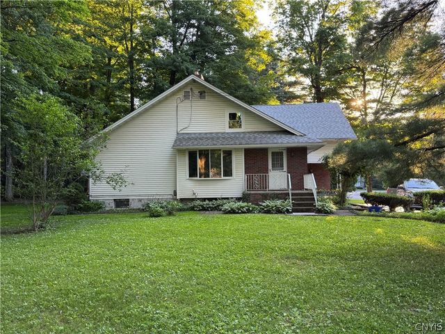 202 Windcrest Drive, Camillus, NY 13031