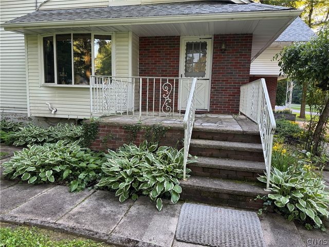 202 Windcrest Drive, Camillus, NY 13031