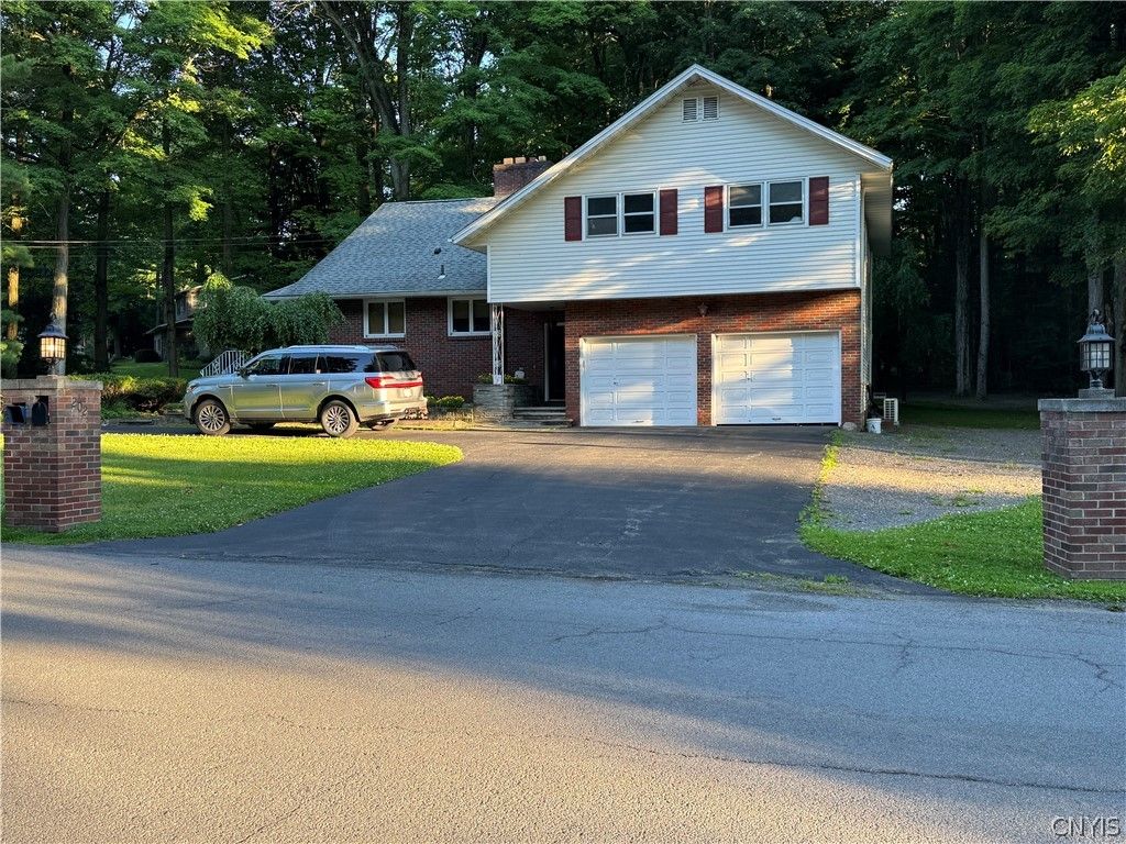 202 Windcrest Drive, Camillus, NY 13031