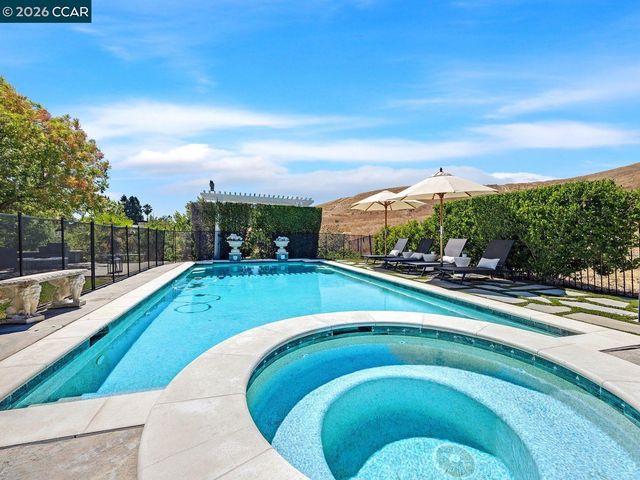 3911 Deer Trail Ln, Danville, CA 94506