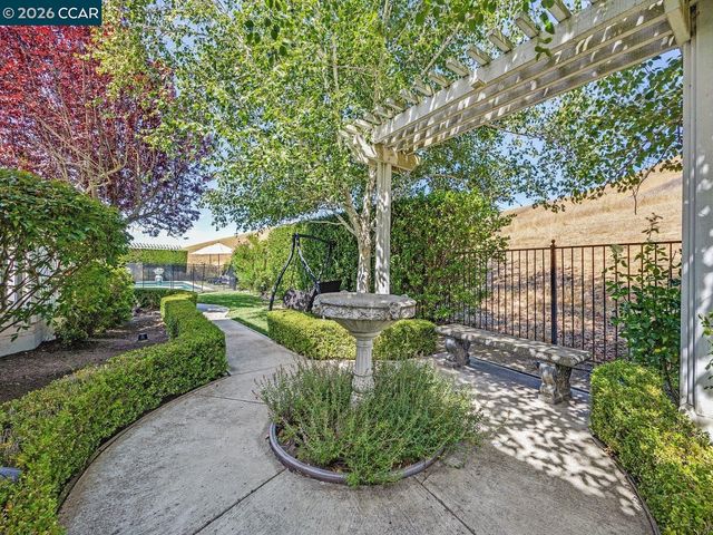 3911 Deer Trail Ln, Danville, CA 94506