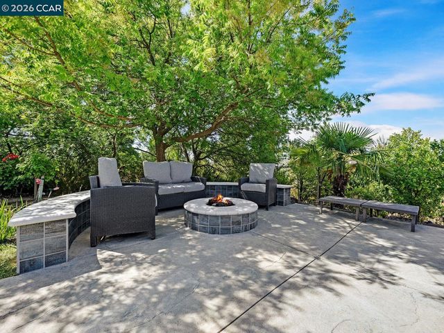 3911 Deer Trail Ln, Danville, CA 94506