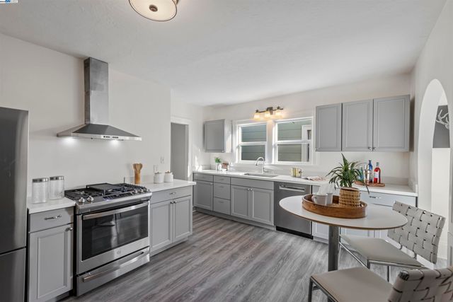 9937 Dante Ave, Oakland, CA 94603