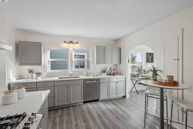 9937 Dante Ave, Oakland, CA 94603