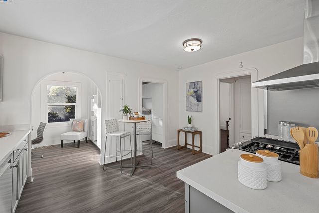 9937 Dante Ave, Oakland, CA 94603