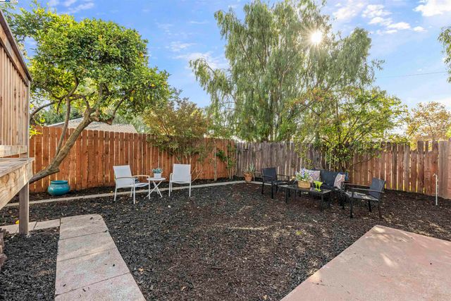 9937 Dante Ave, Oakland, CA 94603