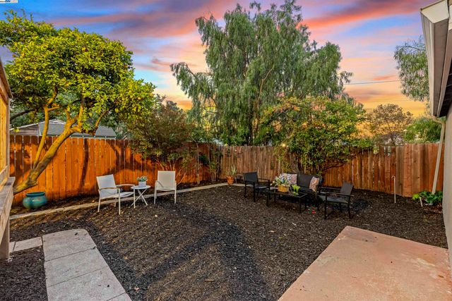 9937 Dante Ave, Oakland, CA 94603