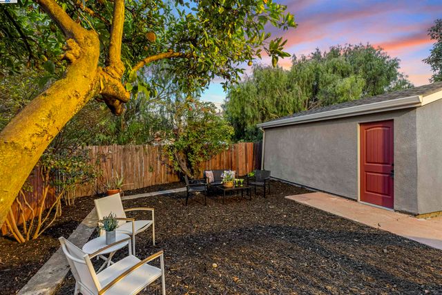 9937 Dante Ave, Oakland, CA 94603