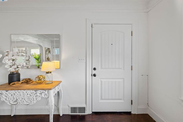 9937 Dante Ave, Oakland, CA 94603