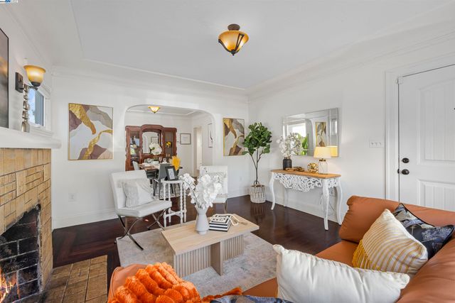 9937 Dante Ave, Oakland, CA 94603