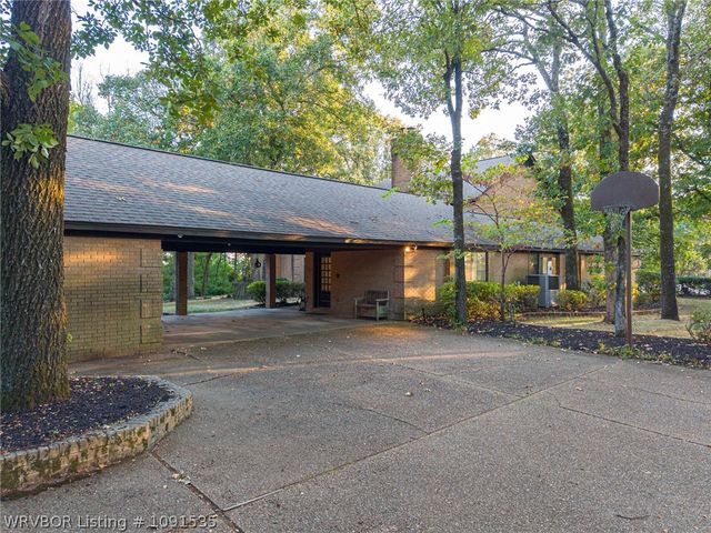 3535 Royal Scots Way, Fort Smith, AR 72908