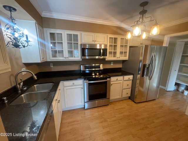 6518 Montero Dr APT 3, Prospect, KY 40059